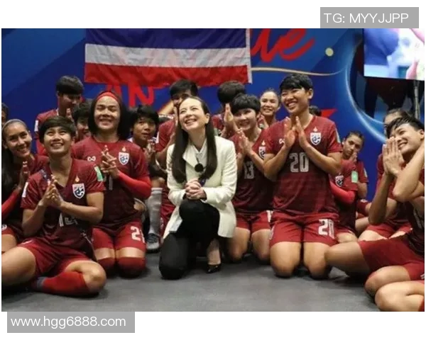 泰国女孩挑战足球明星知识大赛猜测他们的职业生涯与成就