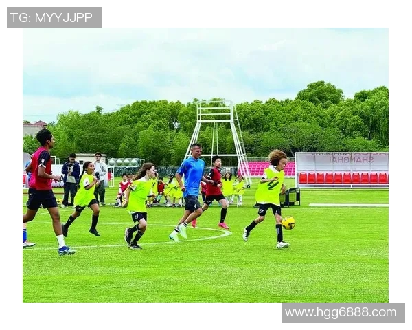 退役足球明星的孩子们在绿茵场上展现天赋与激情的成长之路