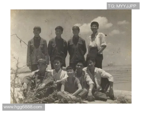 力哥与足球明星同框瞬间回顾精彩时刻与友谊的珍贵合影