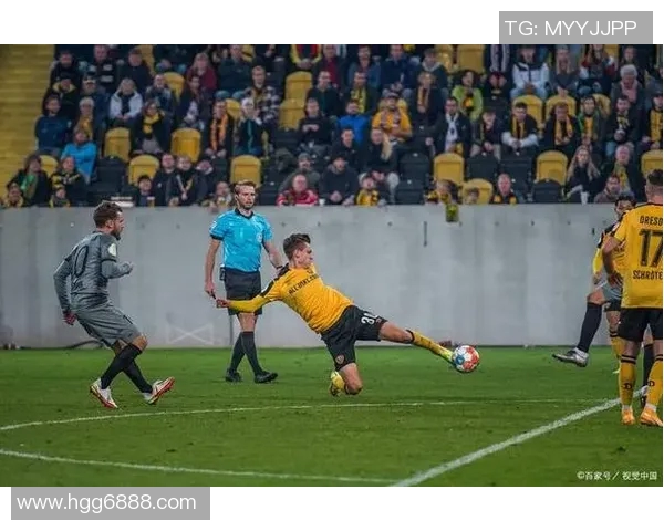 圣保利与特雷斯的激烈对决揭示足球战术的深层次博弈与精彩瞬间